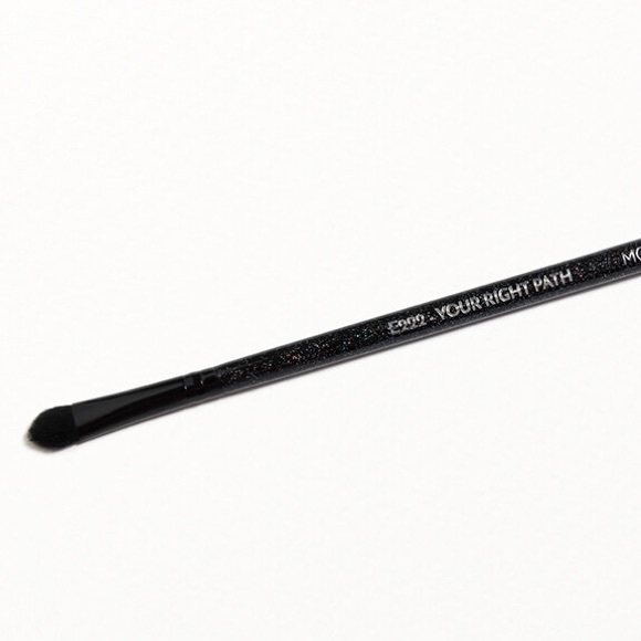 MOTD Other - MOTD E222 - Your Right Path Pigment Makeup Brush - NEW